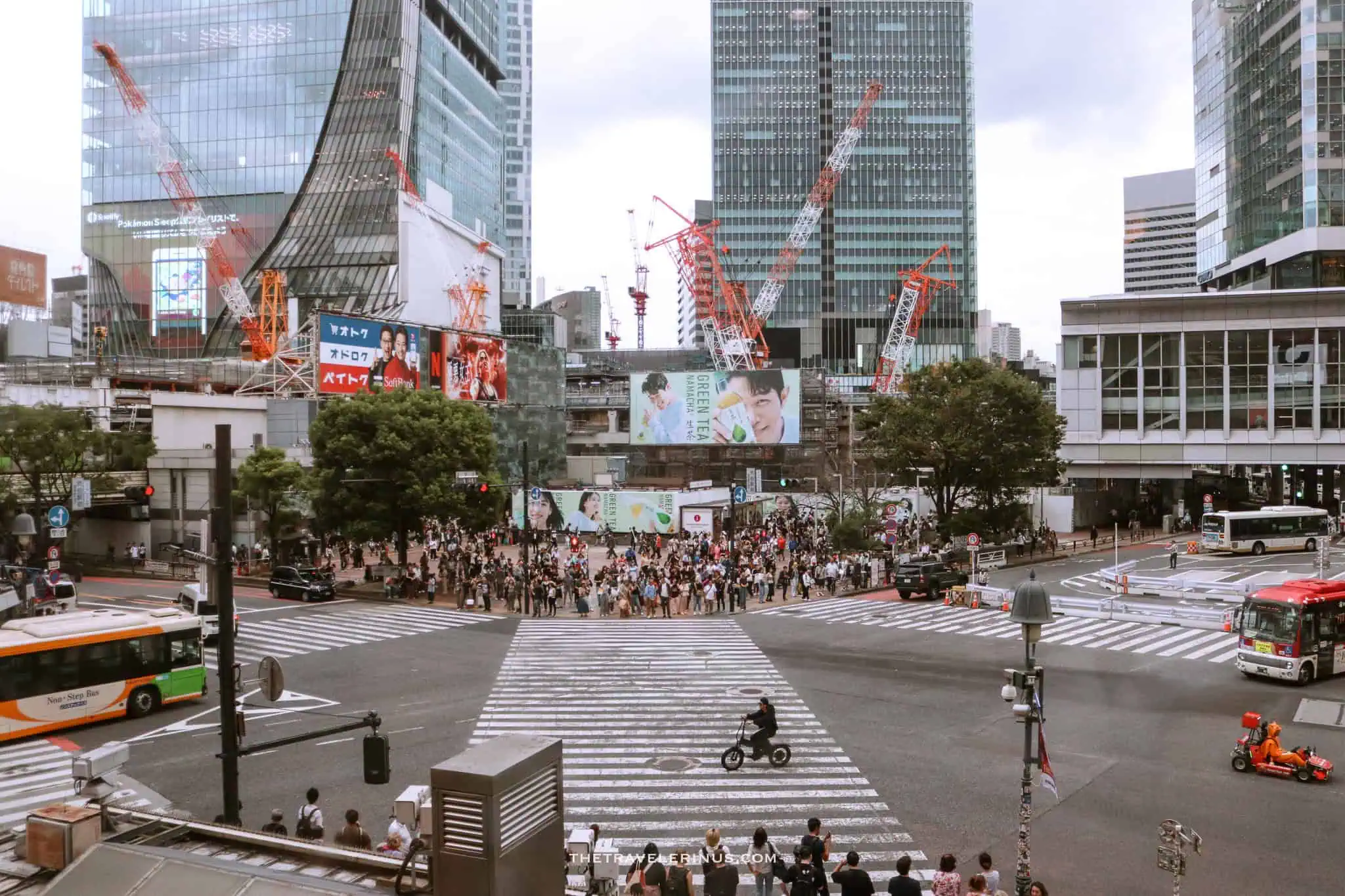 Japans famous crossing - Shibuya crossing