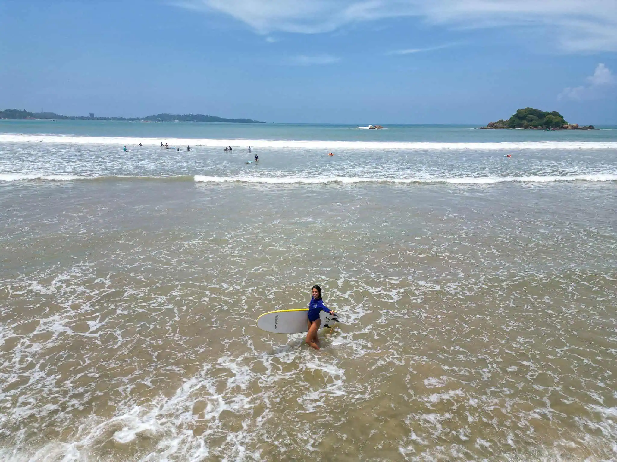 thais surfing for the first time