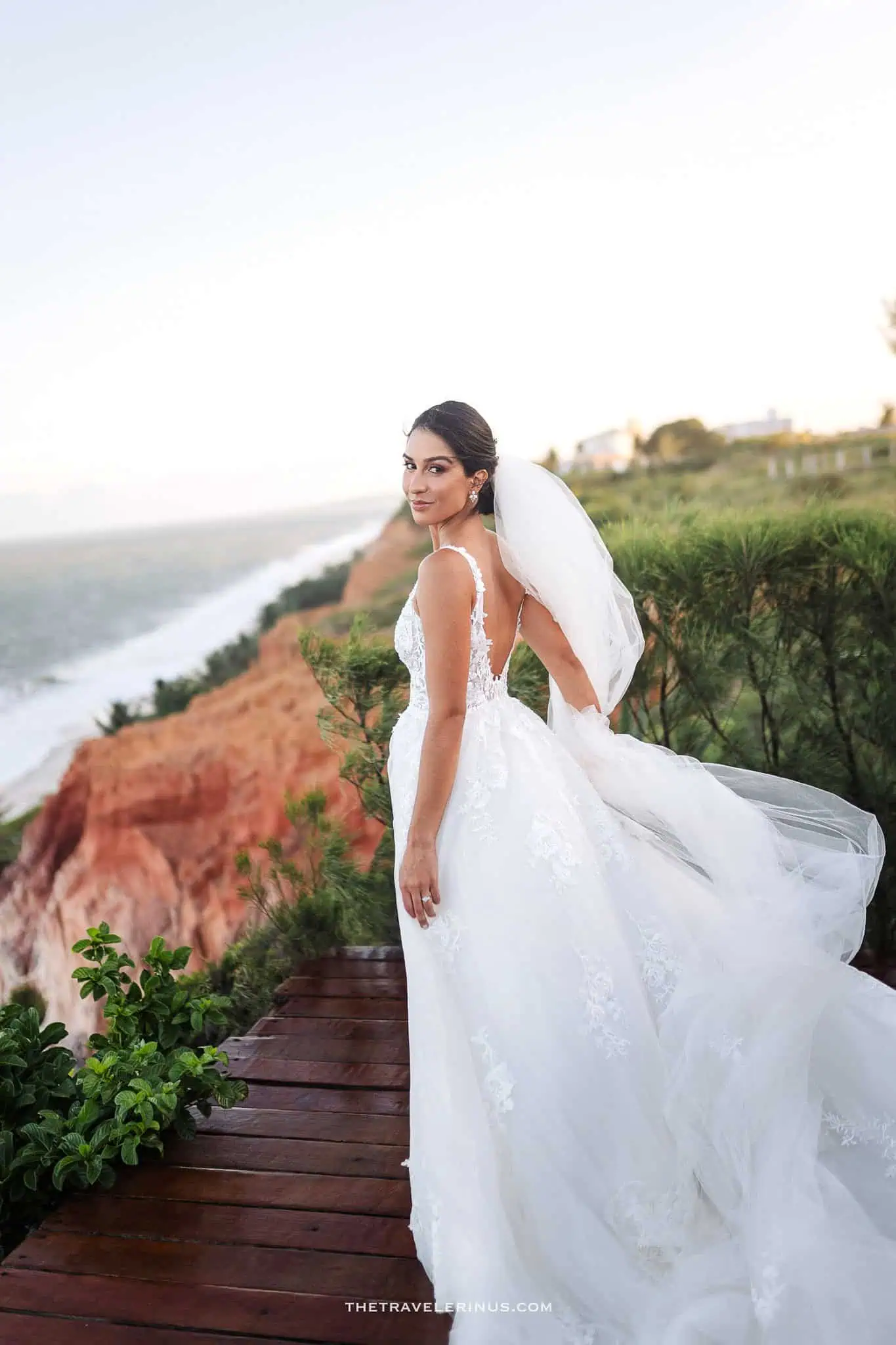thais' final wedding dress 
